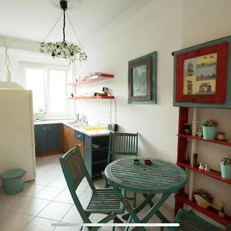 Cosy Art Flat In Downtown