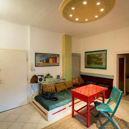 Apartment Cosy Art Flat In Downtown