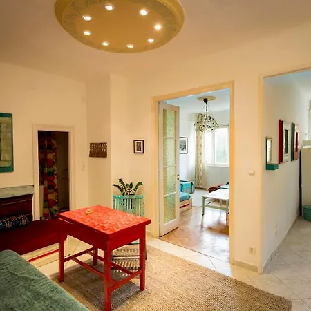 Cosy Art Flat In Downtown Apartment