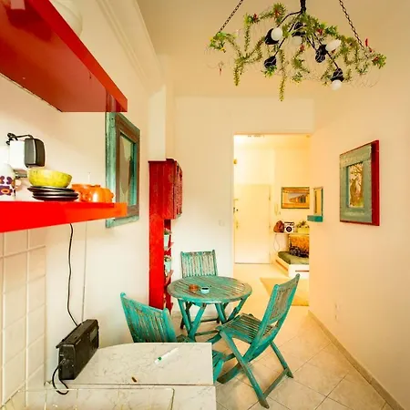 Cosy Art Flat In Downtown Apartment *