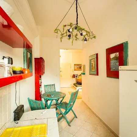 Cosy Art Flat In Downtown Apartment
